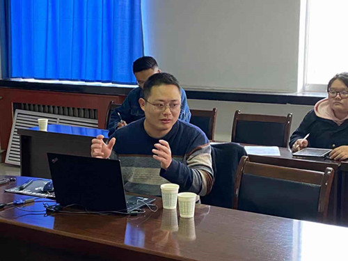 d181673e2d6a4933b59a54a01bf424e5.jpg 彭勇作报告_副本.jpg