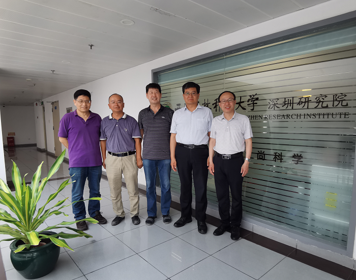 一行人在a小说
深圳研究院合影.png